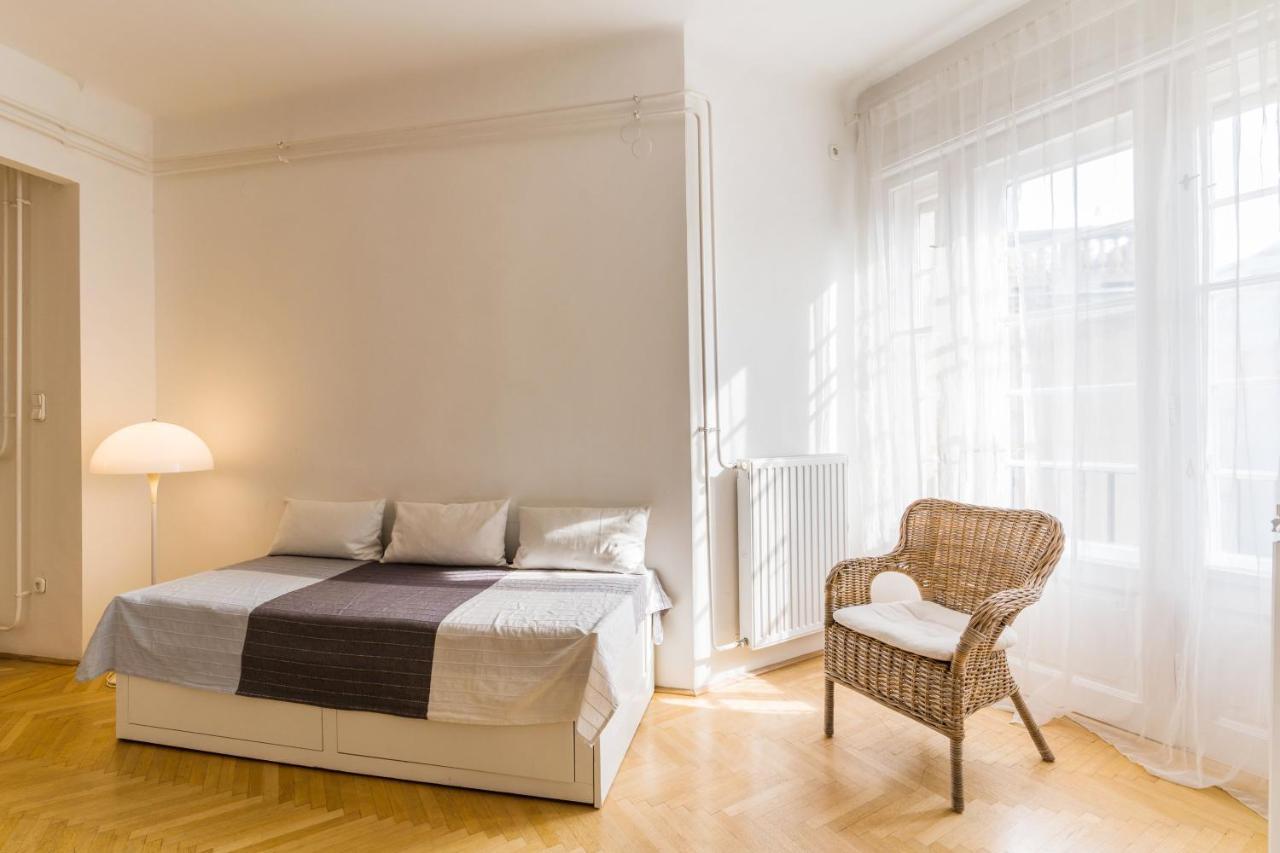 Klauzal Apartment W/3 Bedrooms, French Balcony Budapest Eksteriør billede
