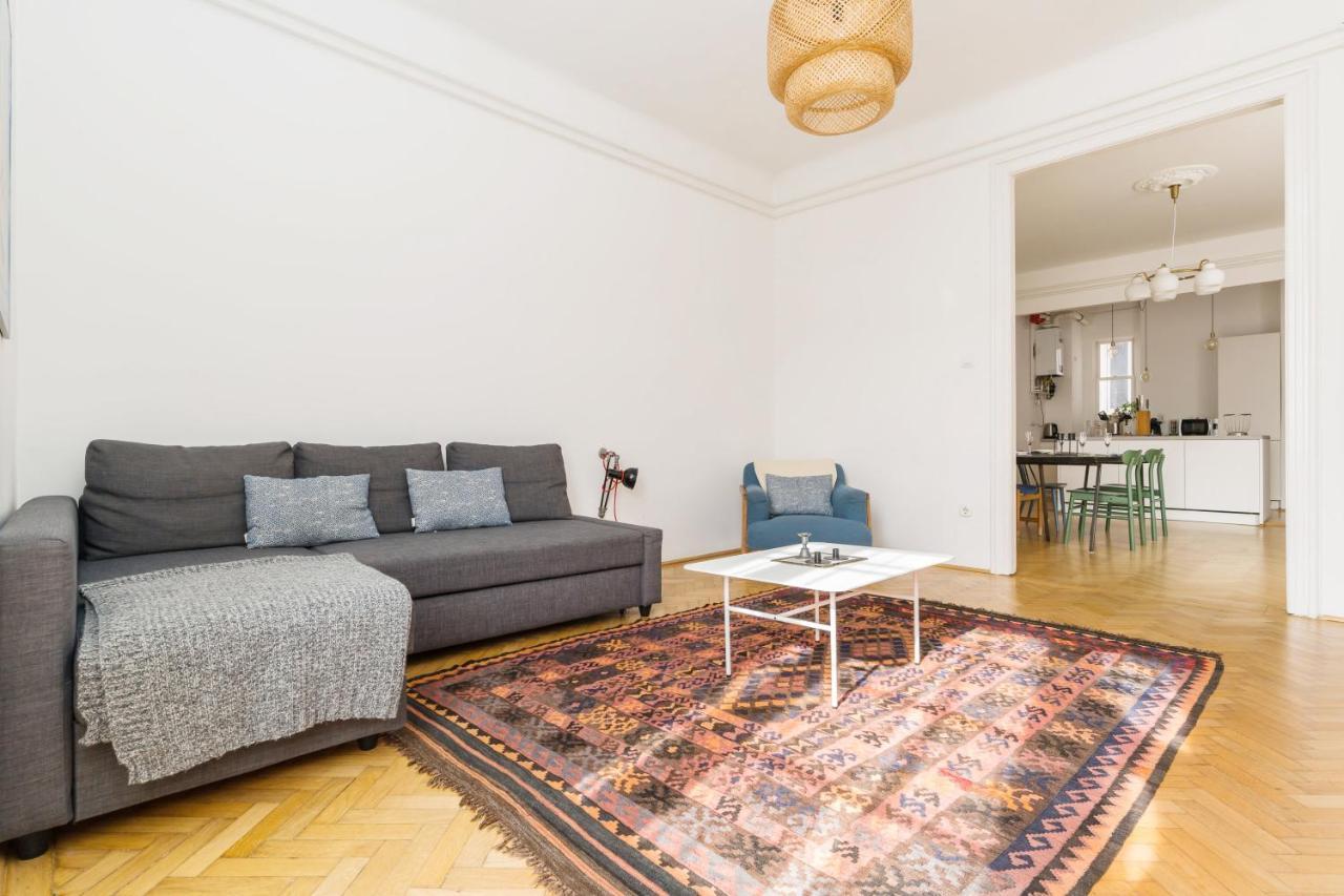 Klauzal Apartment W/3 Bedrooms, French Balcony Budapest Eksteriør billede