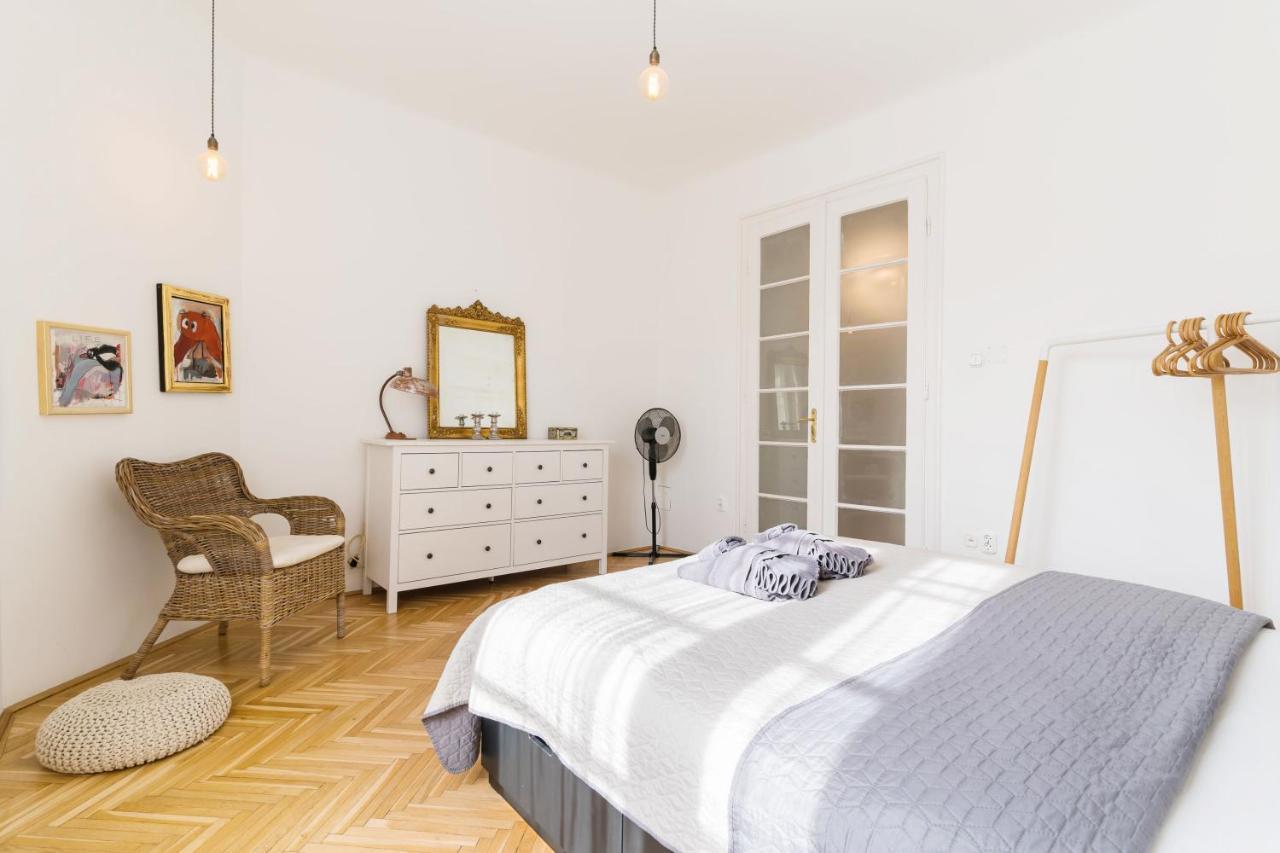 Klauzal Apartment W/3 Bedrooms, French Balcony Budapest Eksteriør billede