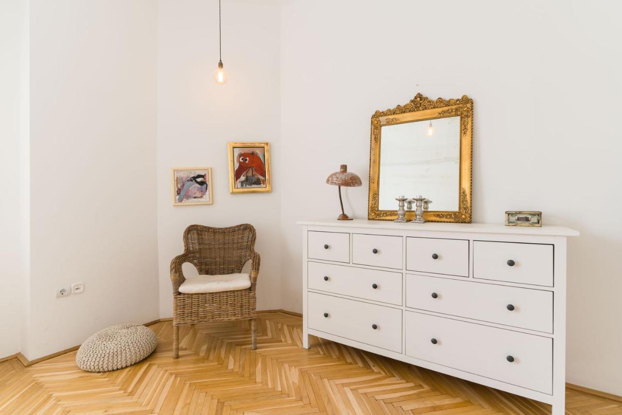 Klauzal Apartment W/3 Bedrooms, French Balcony Budapest Eksteriør billede