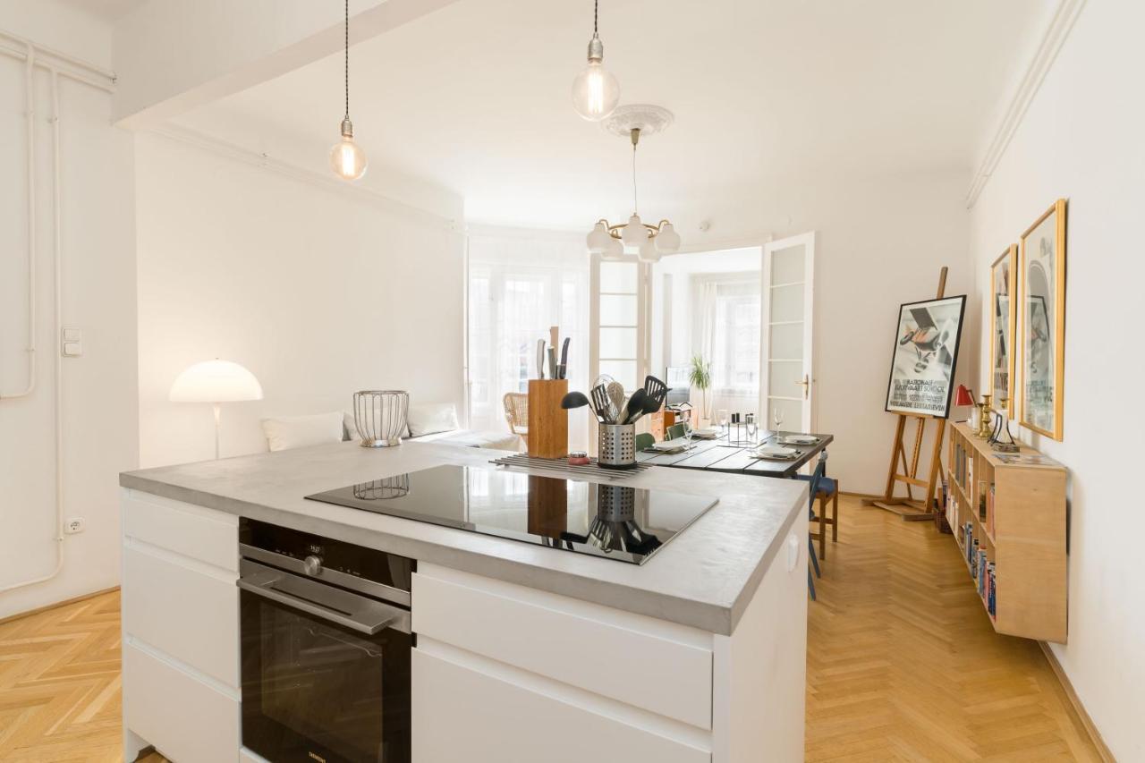 Klauzal Apartment W/3 Bedrooms, French Balcony Budapest Eksteriør billede