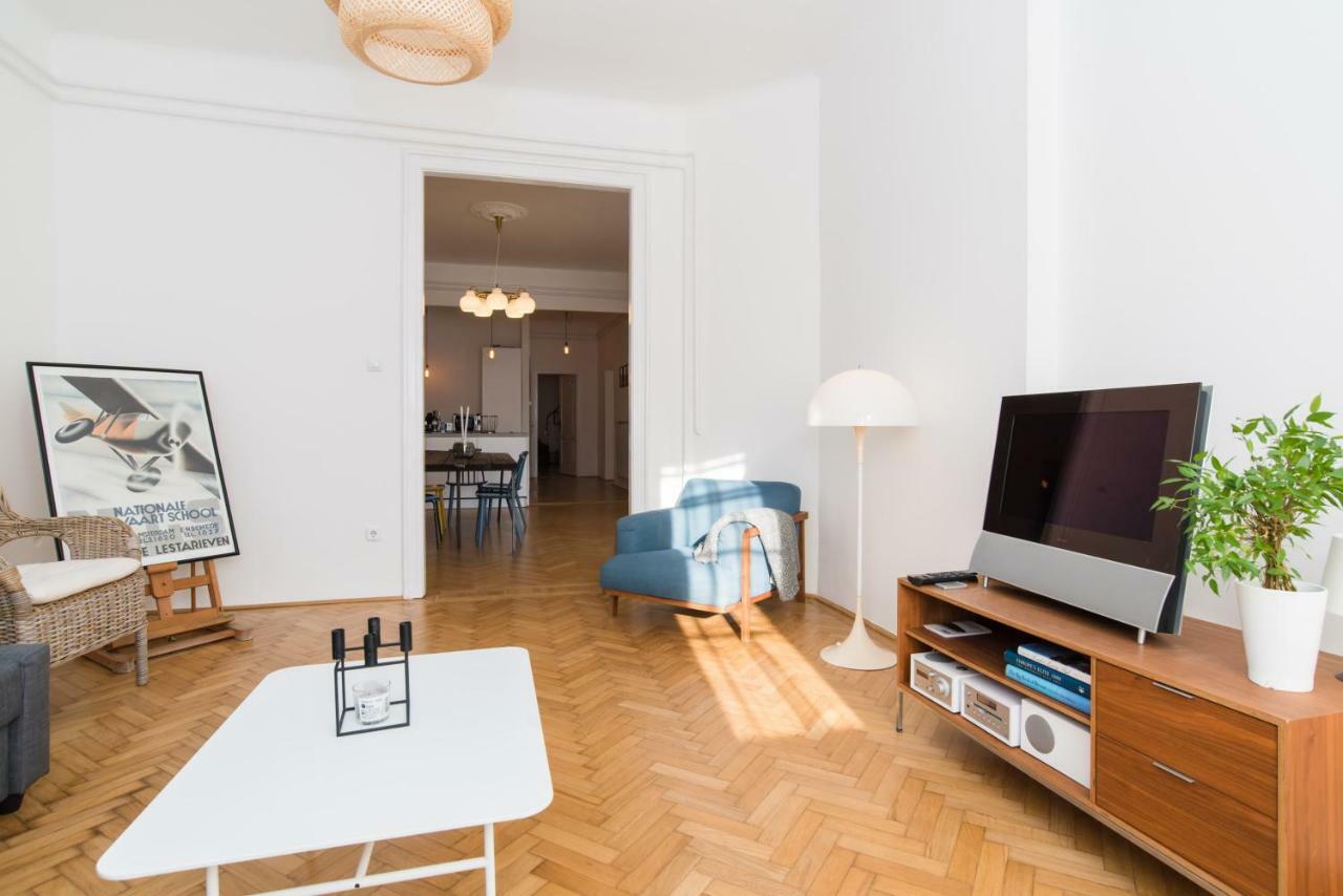 Klauzal Apartment W/3 Bedrooms, French Balcony Budapest Eksteriør billede